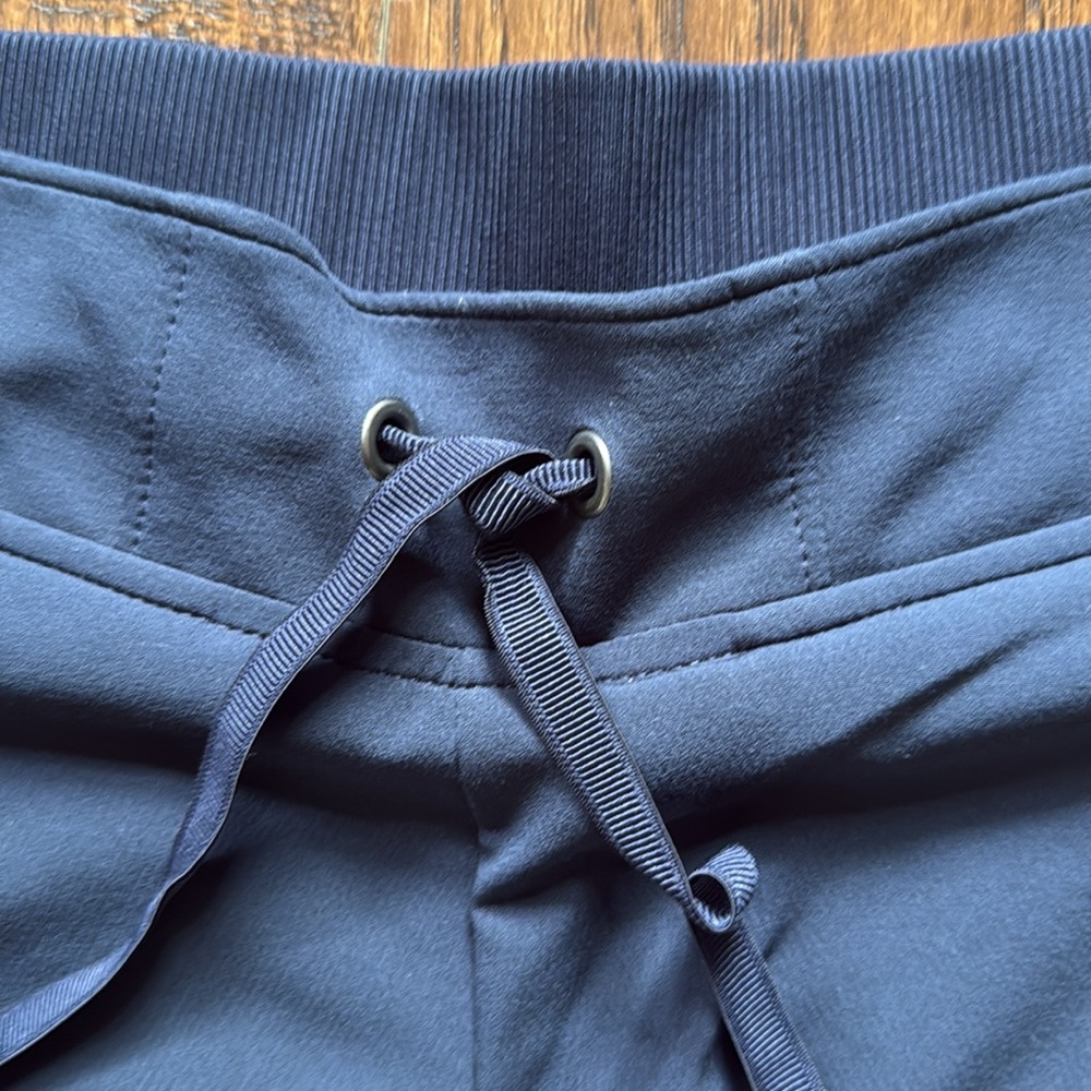 Women’s Athleta navy blue shirt, size 2 - Picture 6 of 10